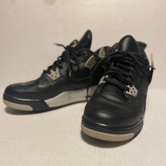 Air Jordan’s Retro 4 Oreo. Size 7 youth. - Picture 2 of 5